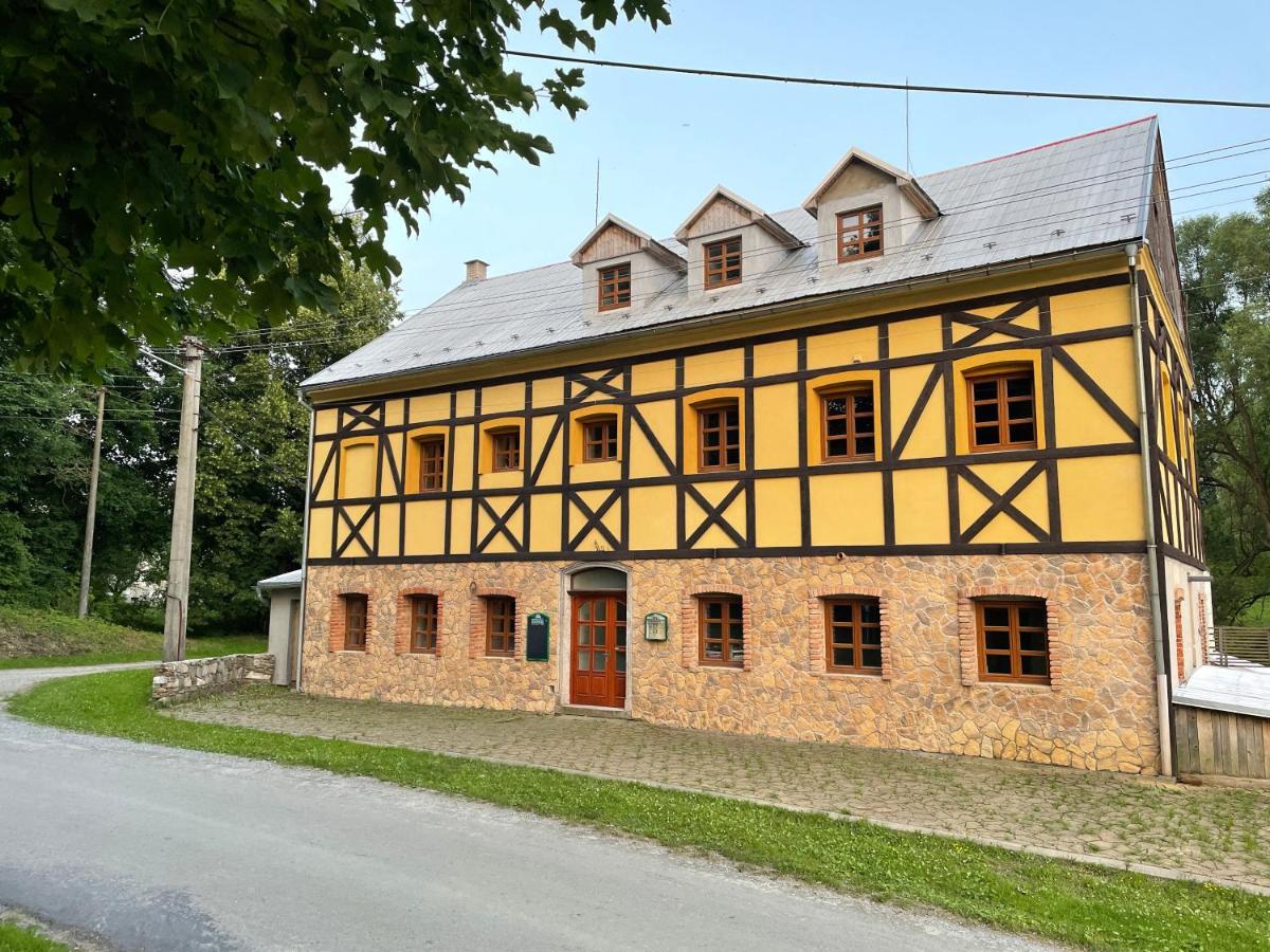 Penzion Stara Skola Vikantice Exterior foto